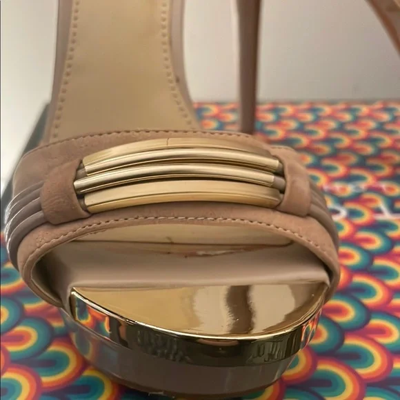 Gianni Bini Women's Tan Heels - Picture 3 of 8